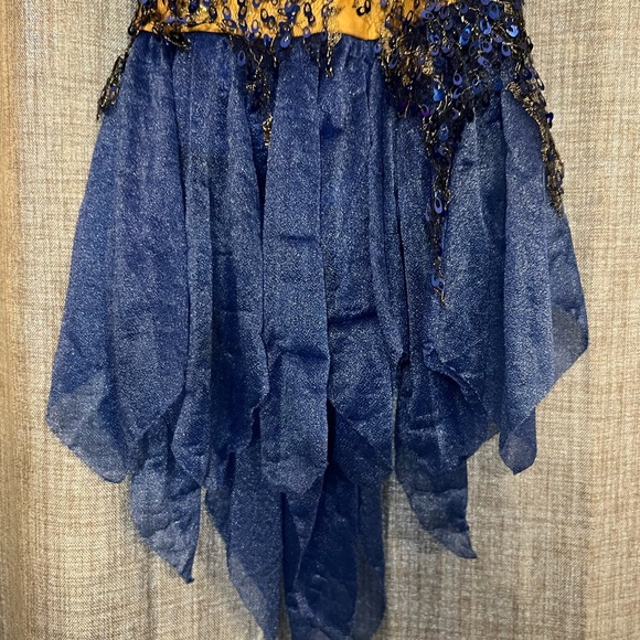 Gorgeous blue and beige lyrical costume with head piece. Medium child - Picture 4 of 8